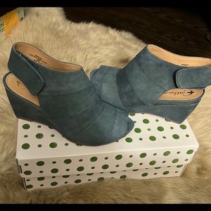 NWOT in original box Earthies Moroccan  Blue Nubuck Size 7